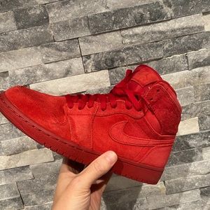 Air Jordan 1 Retro High Red Suede